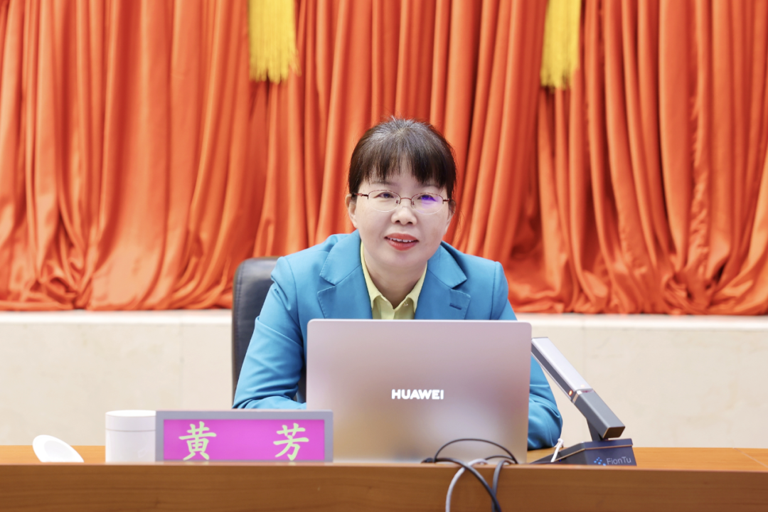 黄芳在省政协“政协大讲堂”作专题报告