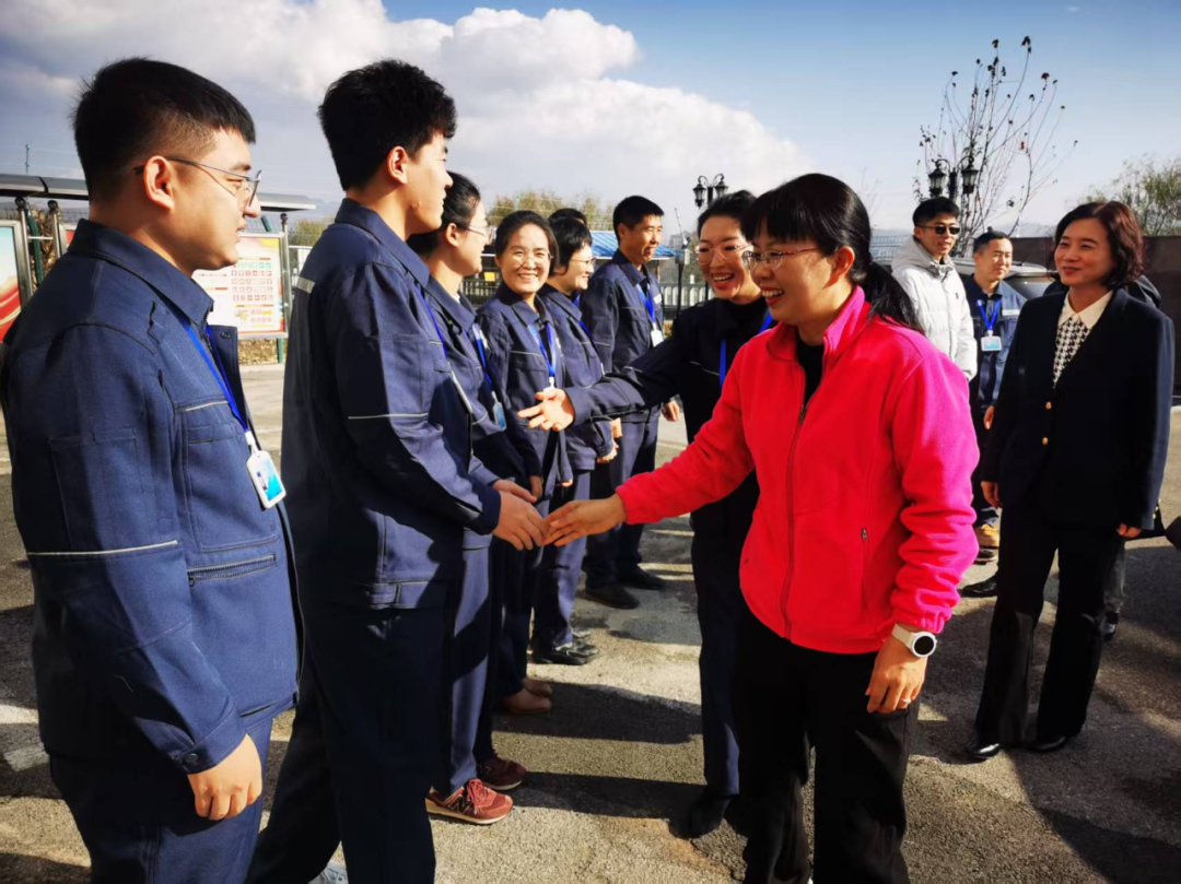 黄芳赴省广播电视三二六台、三一〇台检查安全保障工作